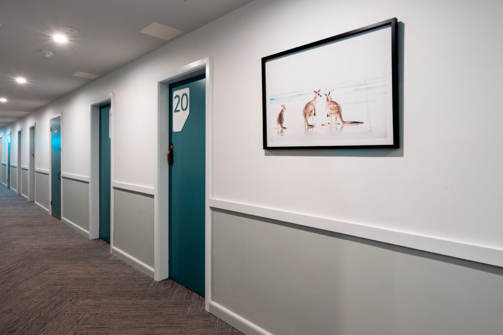 claremont-hotel-accommodation-corridor-1024x683