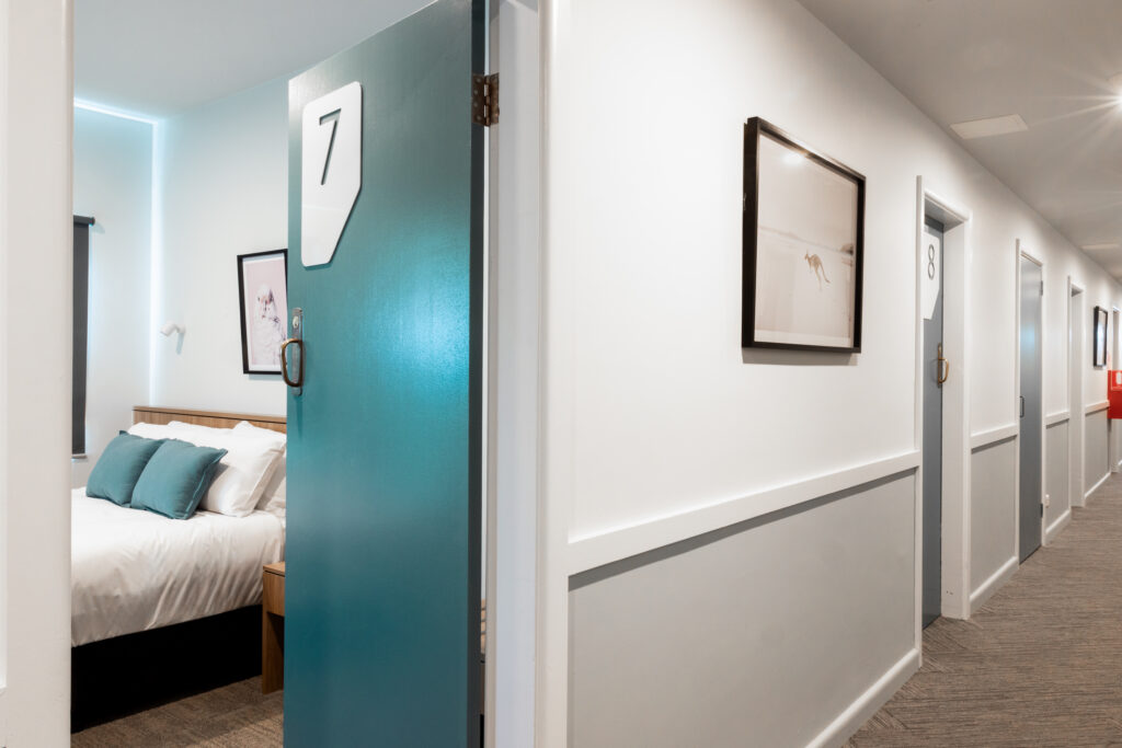 claremont-hotel-accommodation-room-corridor-2-1024x683